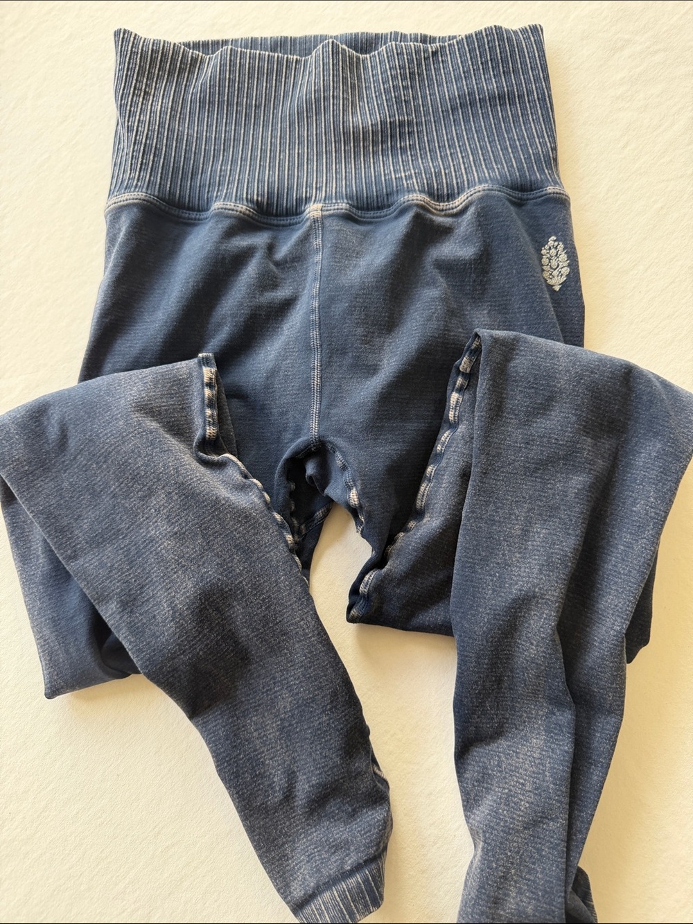 Free People Blue faded look Ribbed-Waist Leggings